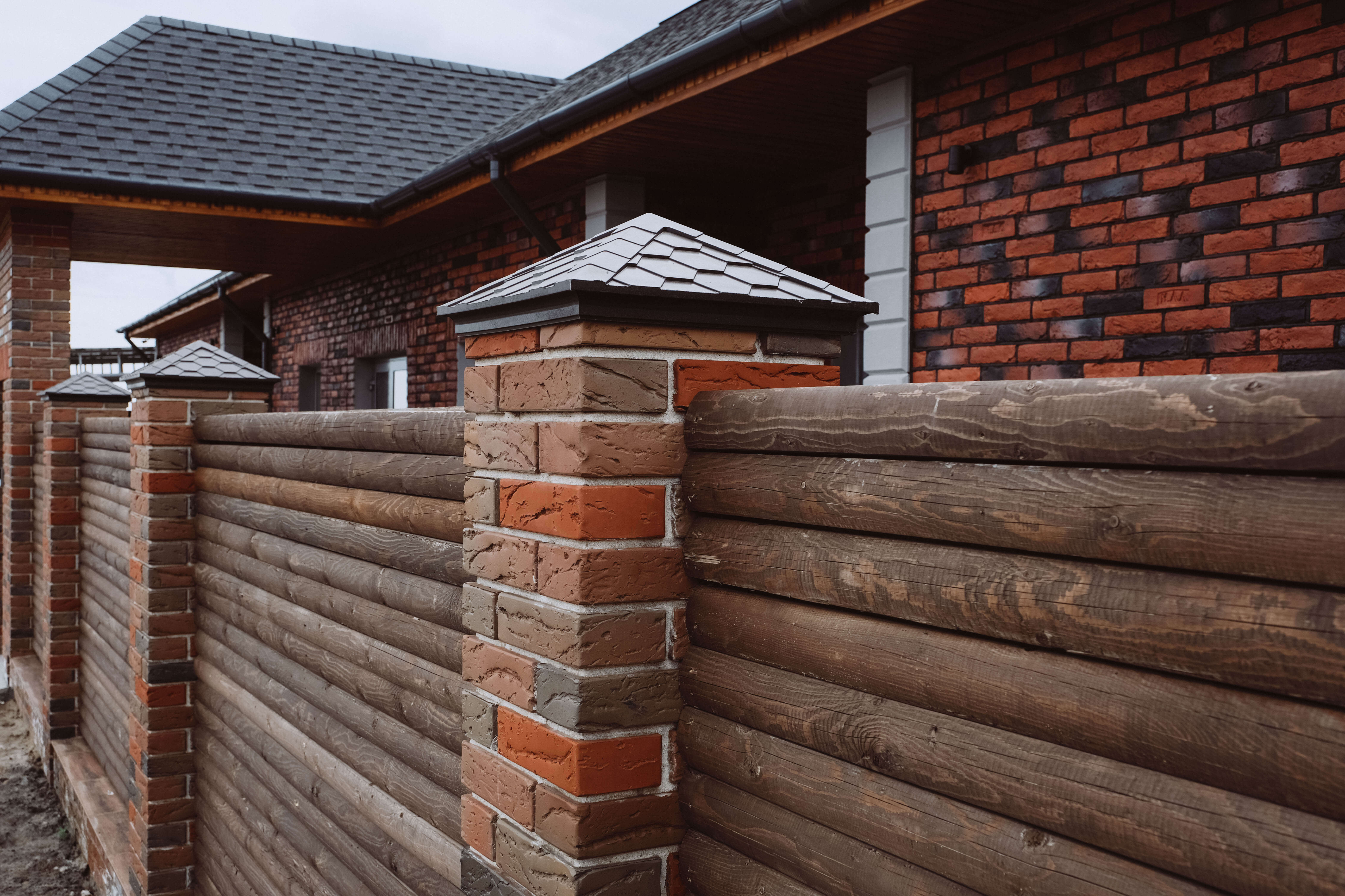 Колпак Zking Эверест Коричневый на столб 1.5х1.5 кирпича (390х390мм) в Грозном фото