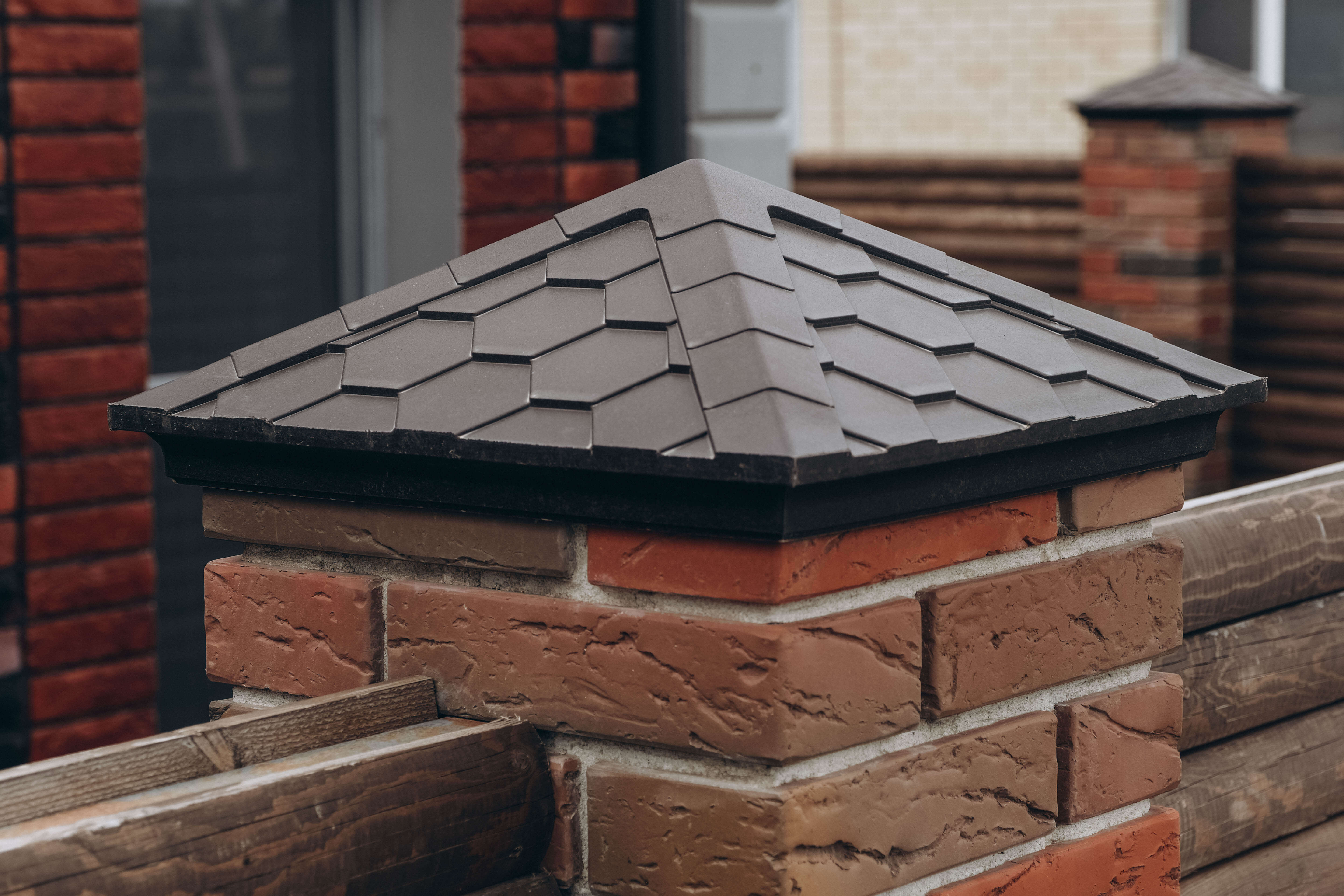 Колпак Zking Эверест Коричневый на столб 1.5х1.5 кирпича (390х390мм) в Грозном фото